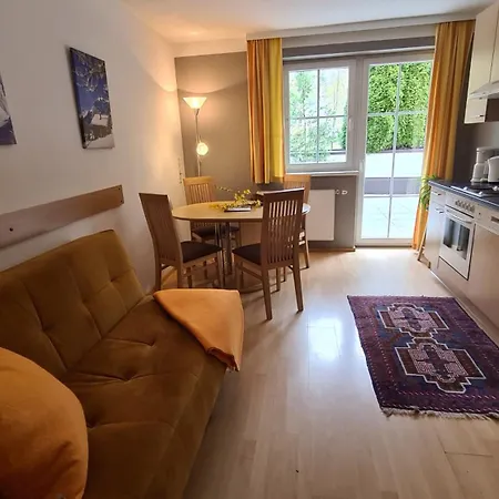 独立二代酒店 斯拉德明